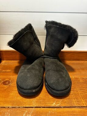 Women’s Black Ugg Bailey Button Sheepskin Shearling Boots S/N 5803 Size 8